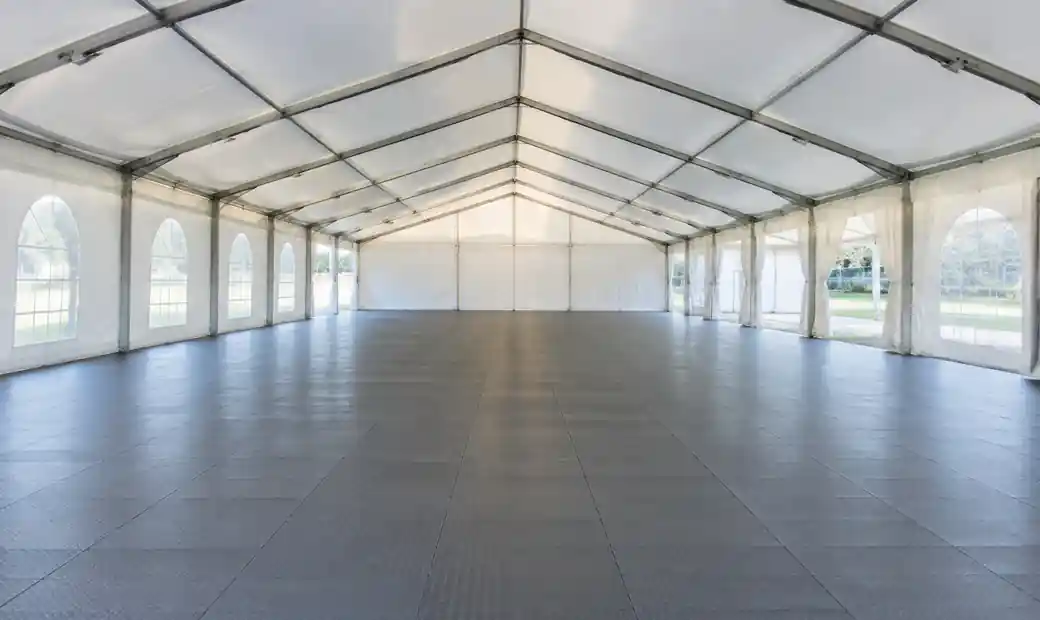 1-professional-tent-flooring-installation-outdoor-event