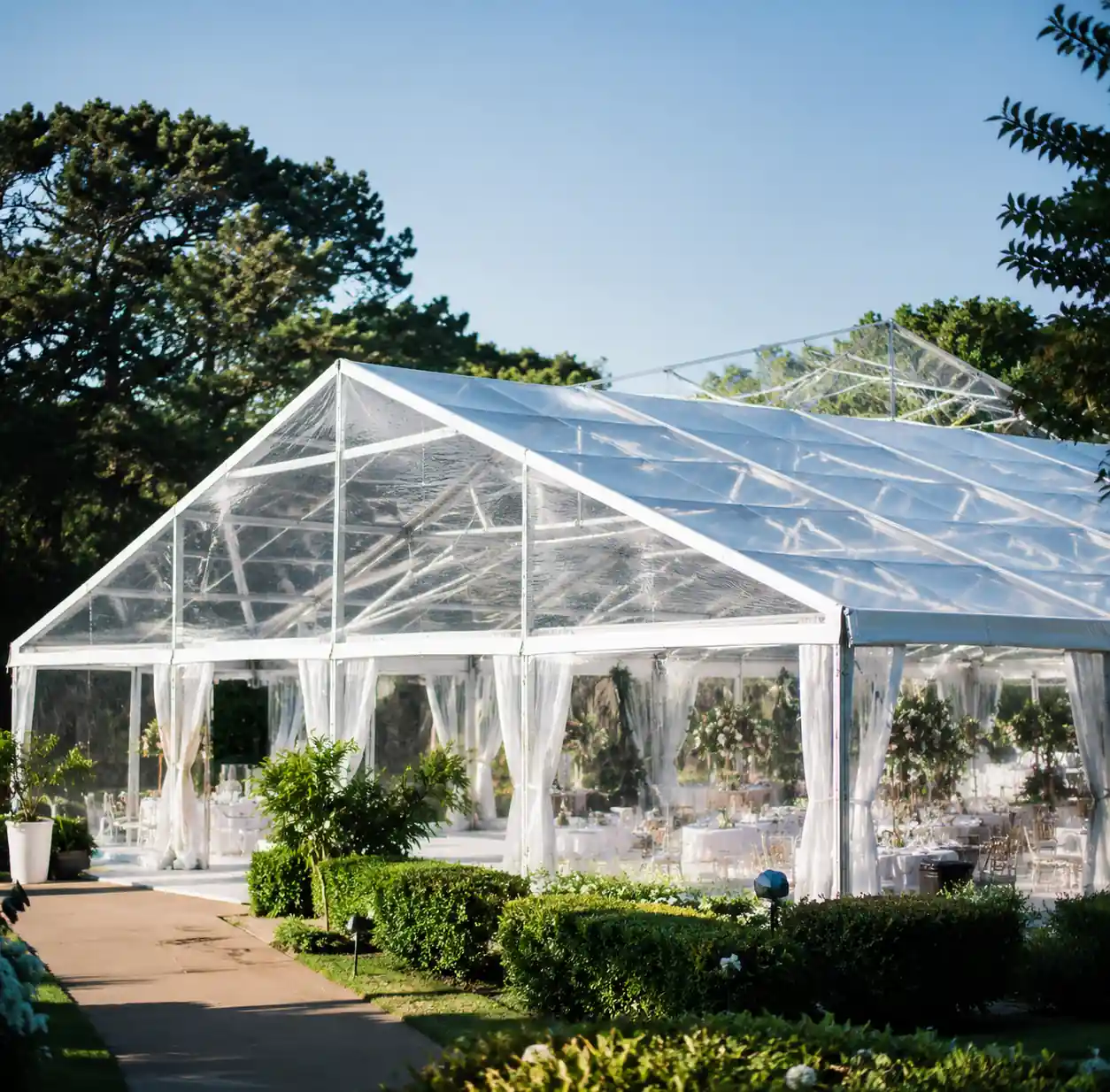 1-transparent-wedding-tent-clear-roof-outdoor-venue