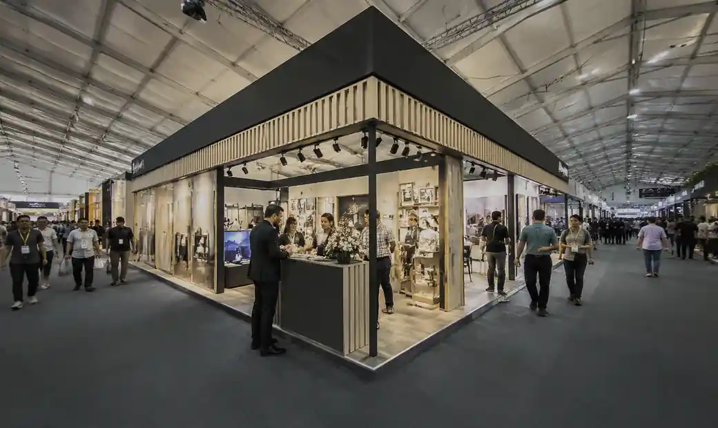 2-corner-booth-dual-aisle-exposure-configuration