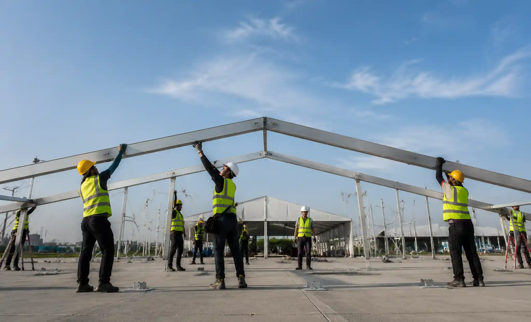 3-tent-installation-crew-team-work