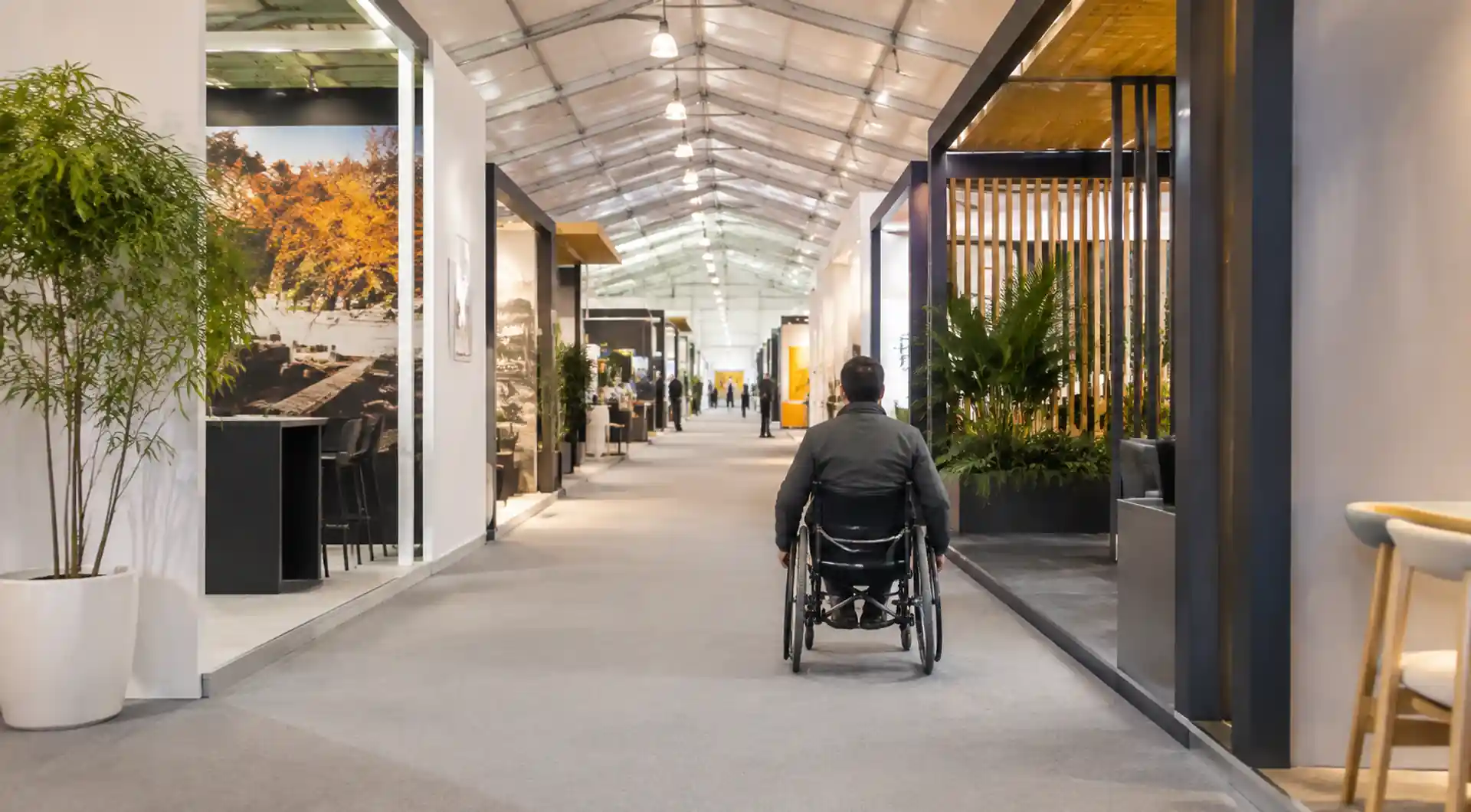 5-accessible-exhibition-aisle-wheelchair-navigation